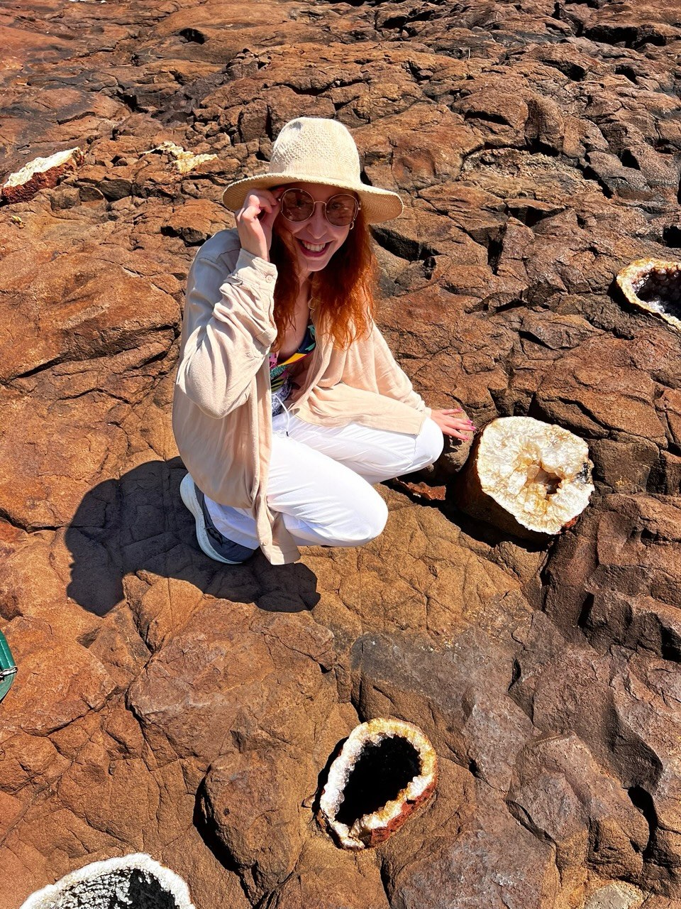 Traveler exploring amethyst geodes at Wanda mines